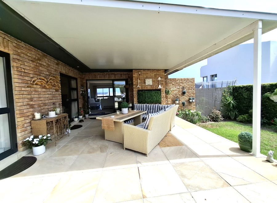 To Let 4 Bedroom Property for Rent in Bloubergstrand Western Cape